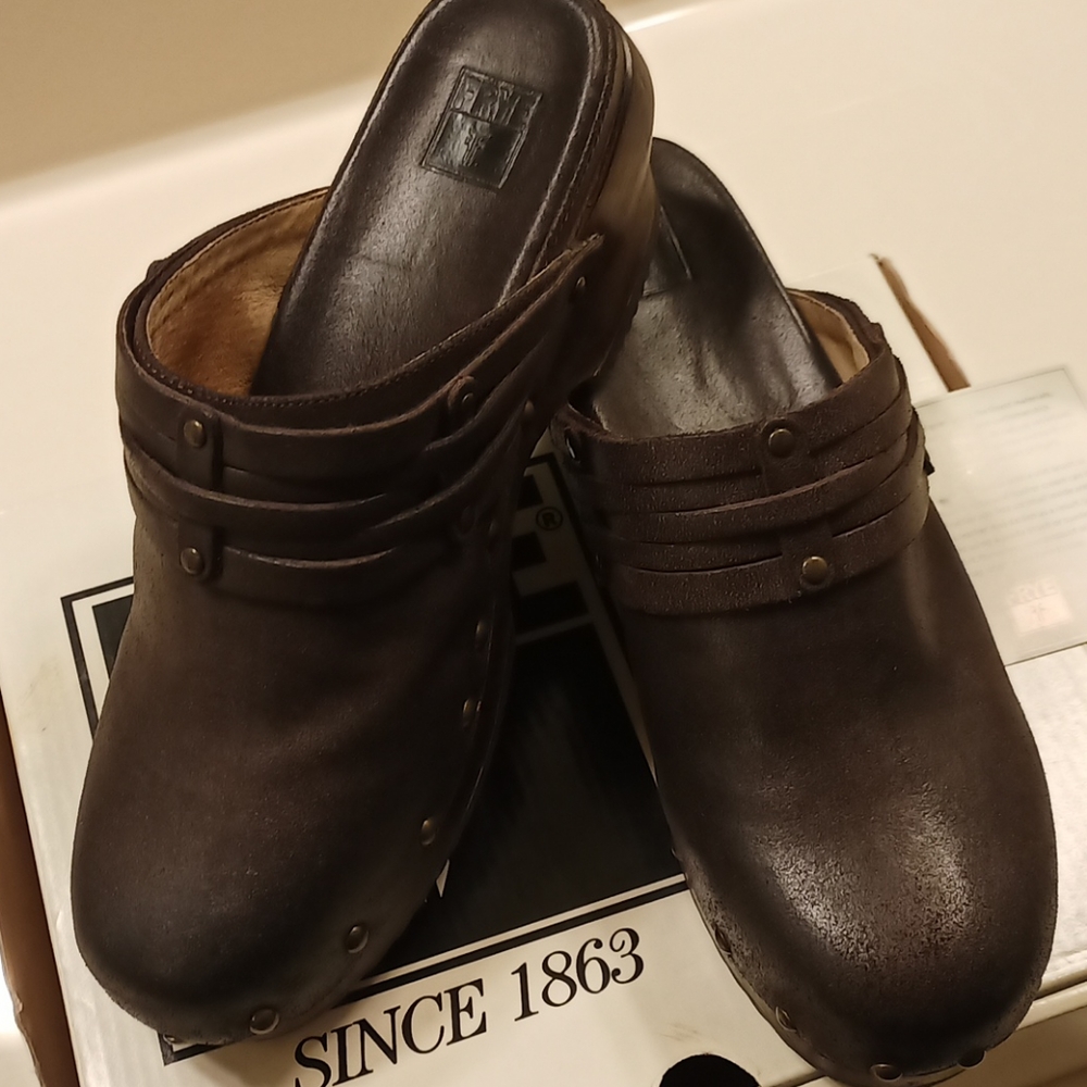 FRYE Clara Stud Clogs, 8M, Excellent & almost new